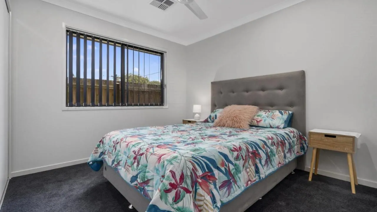 Lavish Beach House On The Surf Side! Woorim 0*,